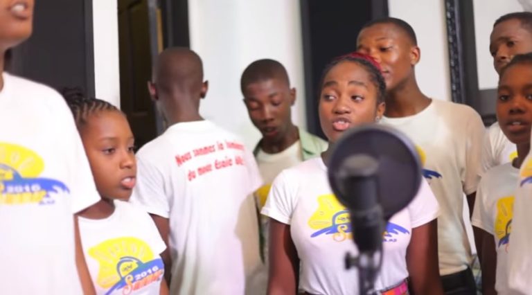 « We Are the World » chanté en créole par des enfants d&rsquo;Haïti dans le but de sauver leur pays