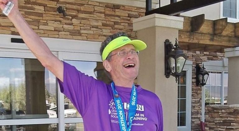 On lui annonce qu&rsquo;il lui reste 5 ans à vivre. 13 ans après à 75 ans il termine son 100 ème marathon