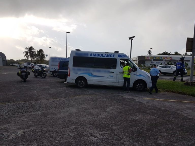 Plusieurs ambulances et véhicules sanitaires légers contrôlés par les gendarmes