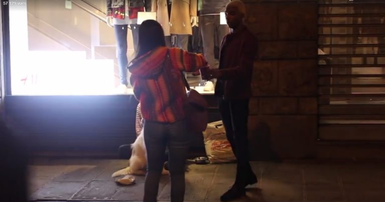 Kévin Prone un martiniquais chante afin de récolter des fonds pour un SDF à Paris