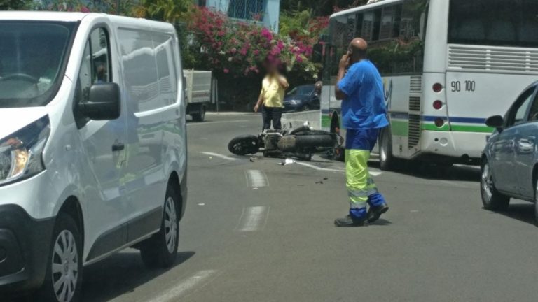 Accident entre un véhicule et une moto sur la route de Balata. 3 blessés légers