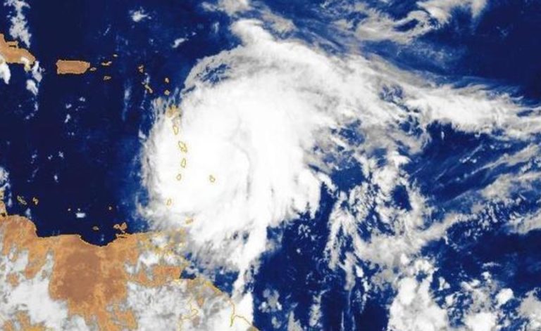 Maria continue de se renforcer et passe en ouragan de catégorie 2