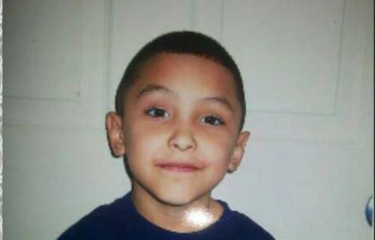 États-Unis : un enfant de 8 ans battu à mort par son beau-père qui le pensait homosexuel