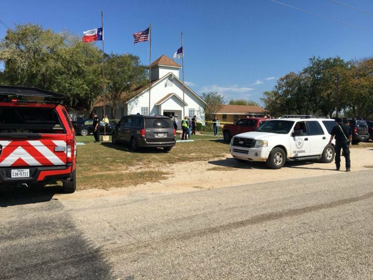 Texas : une fusillade dans une église fait au moins 27 morts