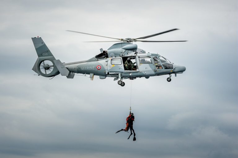 Deux hommes accrochés à une glacière sauvés dans le canal de Saint-Vincent