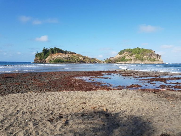 Le tombolo à Sainte-Marie partiellement ouvert et traversable