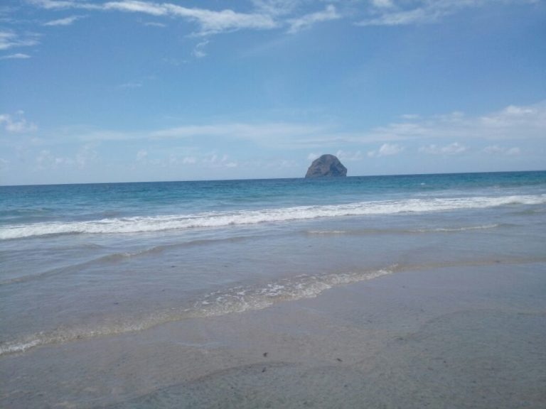 La marée basse à l&rsquo;origine du retrait de la mer au Diamant