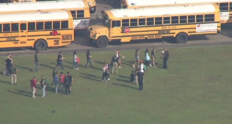 Une terrible fusillade dans un lycée au Texas fait plusieurs morts et blessés