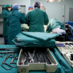 Bagarre entre deux médecins dans un bloc opératoire. Ils risquent la radiation