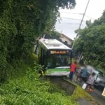 Un bus fait une sortie de route à Morne-Pavillon au Lamentin