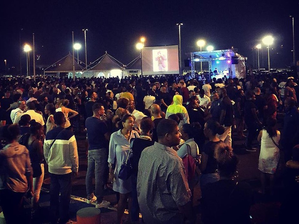 "N'attendons pas d'être dans ces moments de tristesse pour être solidaire"