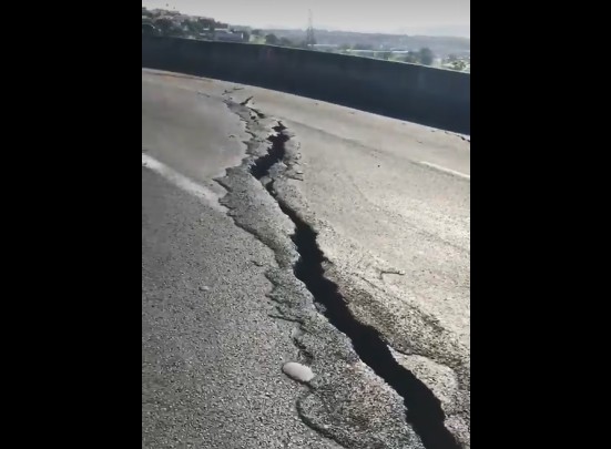 Fissures : l'état de la route au niveau de l'échangeur de la Pointe des Sables
