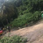 Un tracteur tombe dans la rivière de Presqu'île à Saint-Joseph. Le chauffeur s'en sort indemne