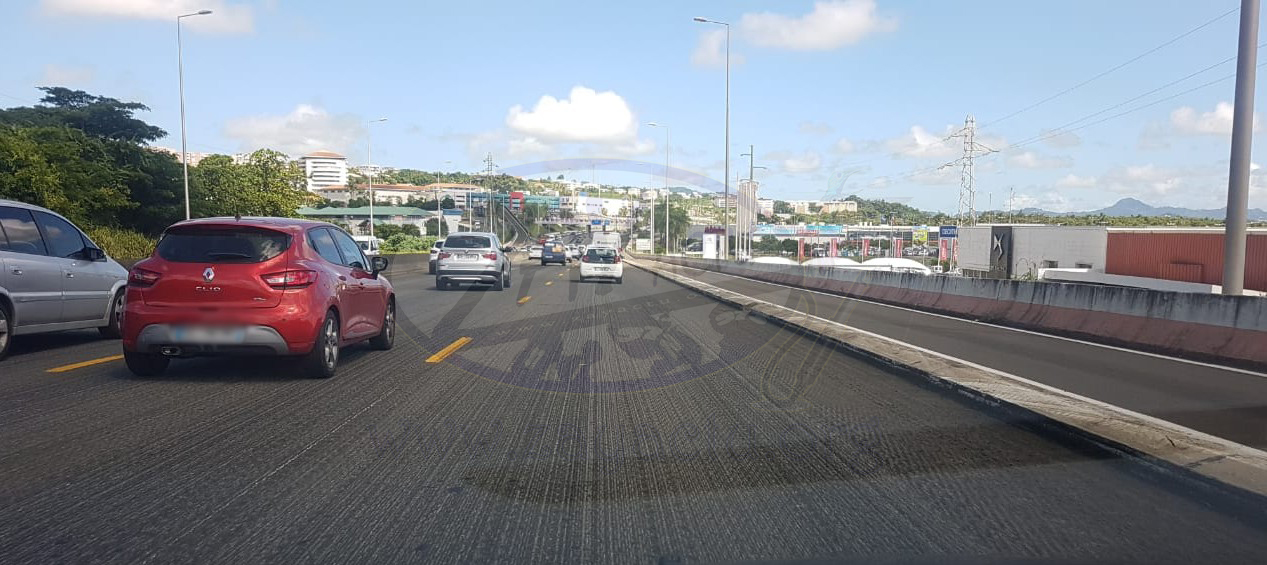 (VIDÉO) Des travaux d'enrobé sur l'autoroute et des embouteillages monstres