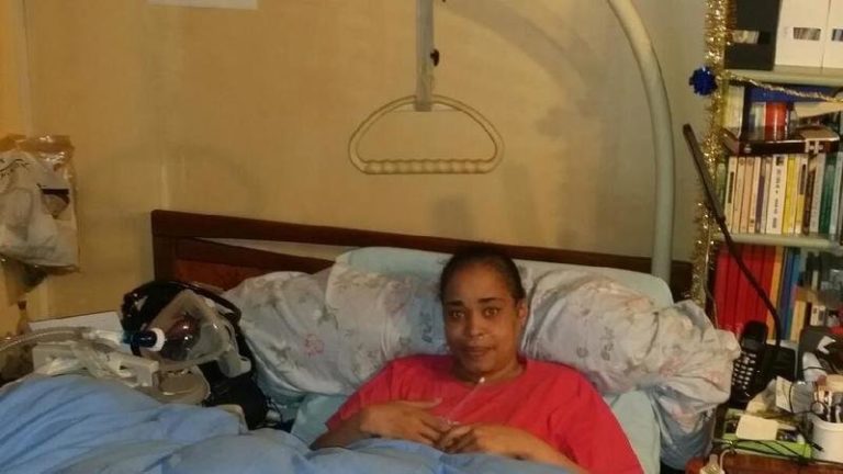 Une martiniquaise lourdement handicapée vit un calvaire dans un logement inadapté à Paris