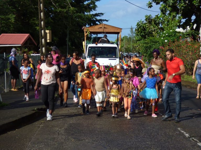 Les écoliers font eux aussi leur carnaval (VIDÉOS)