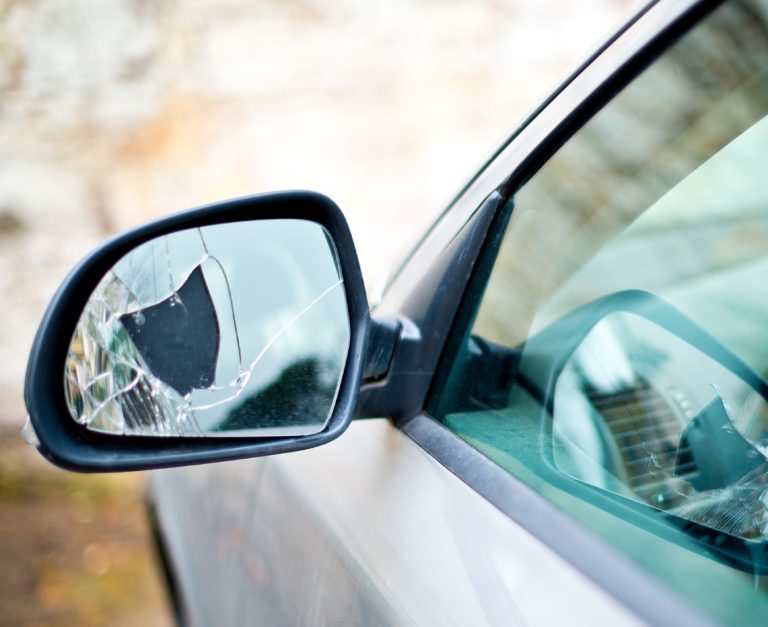 Attention à l&rsquo;escroquerie au rétroviseur cassé qui touche plus particulièrement les personnes âgées