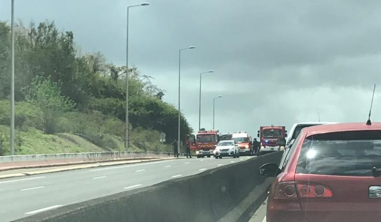 Les pompiers en opération molokoy sur l&rsquo;autoroute