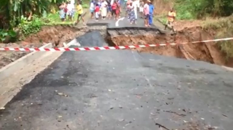 Une ancienne vidéo datant de mai 2013 montrant l&rsquo;effondrement d&rsquo;une route à Grand-Rivière refait surface