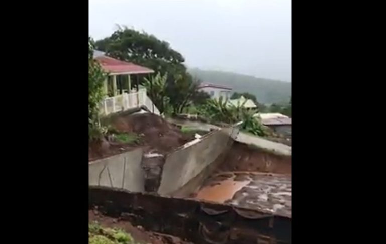 Le mur de soutènement d&rsquo;une maison au Saint-Esprit cède (VIDÉO)
