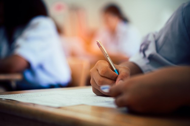 Élèves à l'école