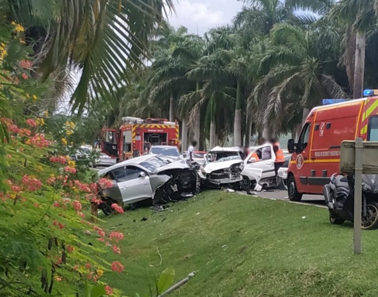 Violent choc frontal entre deux véhicules sur la route du François