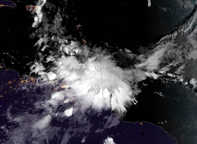 Naissance de la tempête tropicale Karen au sud des Petites Antilles