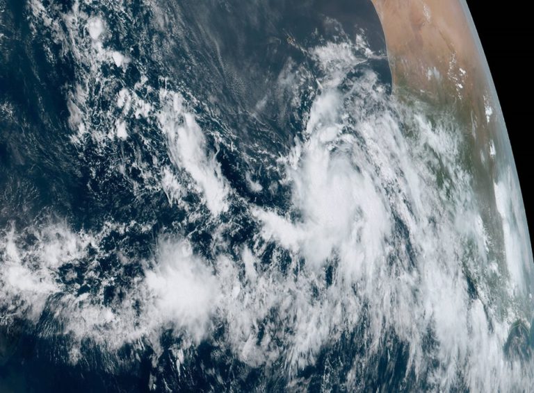 Naissance de la tempête tropicale Lorenzo au large des côtes africaines