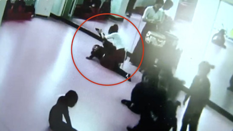 Chine : une fillette de 6 ans reste paralysée après avoir été forcée à faire le grand écart