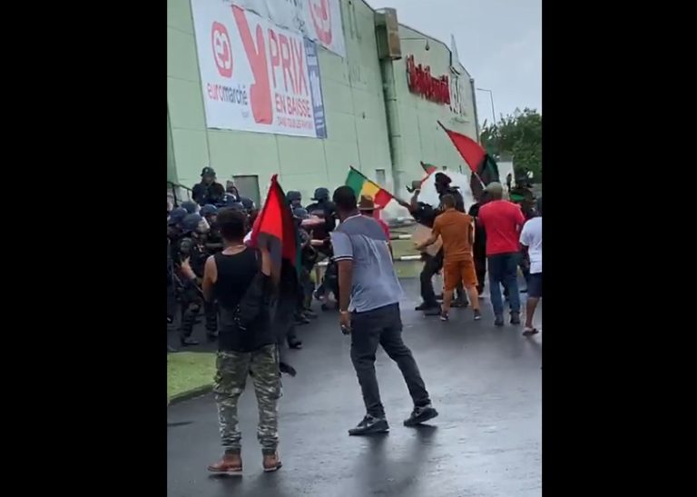 Blocages illégaux dans les centres commerciaux