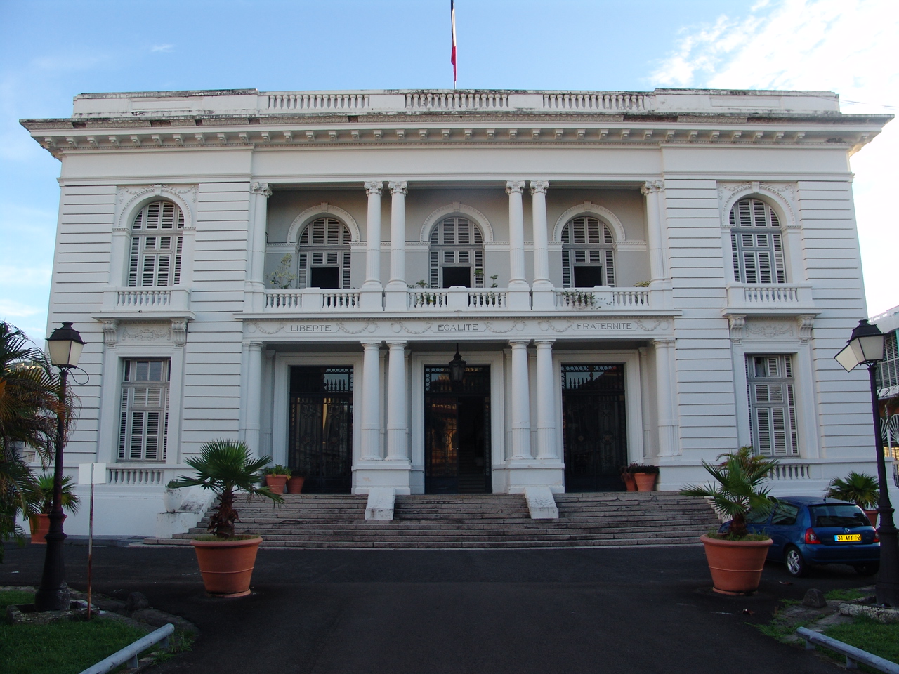 Crise sociale : le couvre-feu officiellement levé en Martinique
