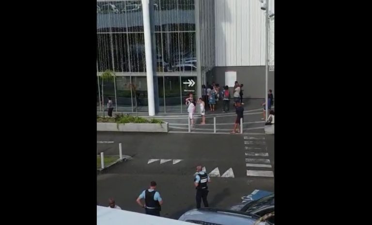 Grosse tension à Carrefour Génipa à Ducos (VIDEOS)