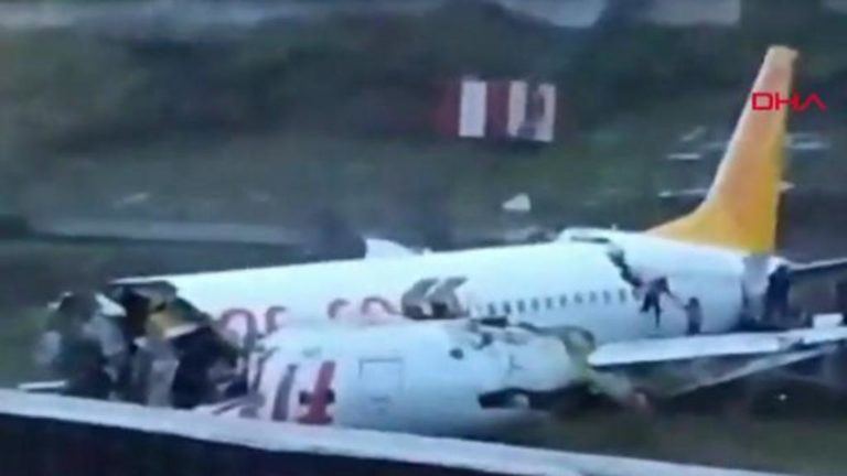 Turquie : un avion se brise en deux après être sorti de piste lors de son atterrissage