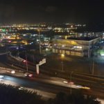 Autoroute à Fort-de-France en Martiniquele soir