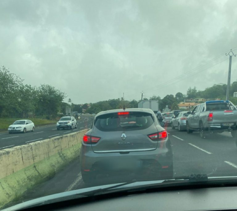 Circulation compliquée ce vendredi entre Rivière-Salée et le Lamentin suite à un accident