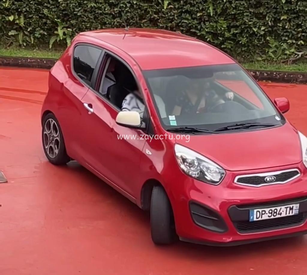 KIA Picanto rouge face avant