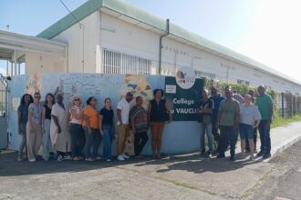 Enseignants mobilisés au collège du Vauclin.