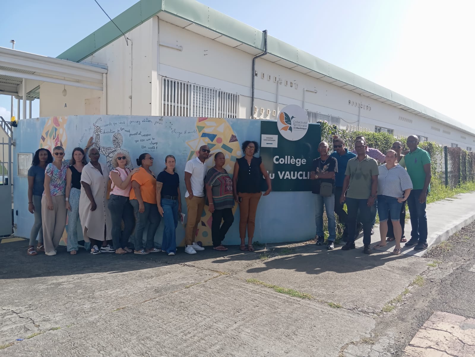 Enseignants mobilisés au collège du Vauclin.