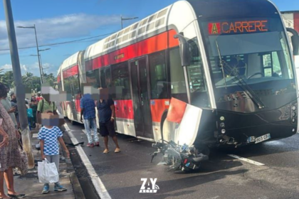 Accident moto TCSP piéton