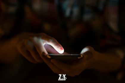 Jeune réseaux sociaux