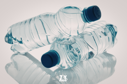 Eau bouteille en plastique