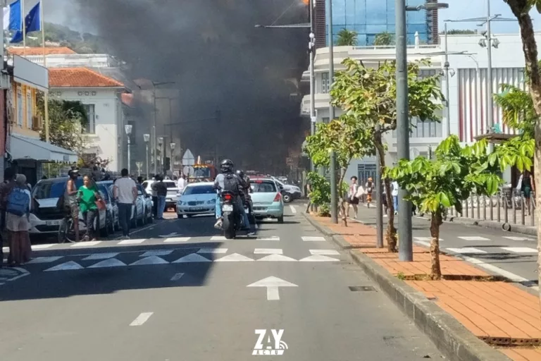 Fort-de-France : un immeuble ravagé par un incendie en plein centre-ville