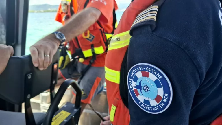 CAP Martinique : un skipper grièvement blessé évacué en urgence au large du Marin