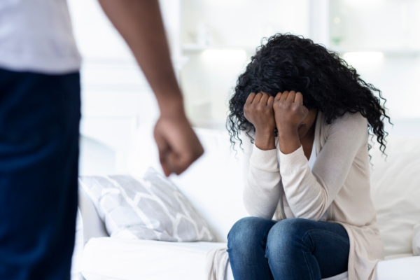 Violences conjugales : le Québec autorise désormais la vérification des antécédents de son partenaire
