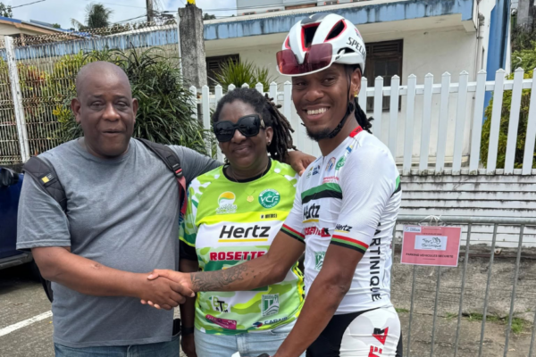 Tour cycliste : le quartier Plateforme au Marigot récompense Edwin Nubul, premier Martiniquais de passage