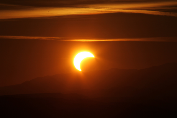 Éclipse solaire en France : les urgences ophtalmologiques déjà sollicitées après des atteintes aux yeux