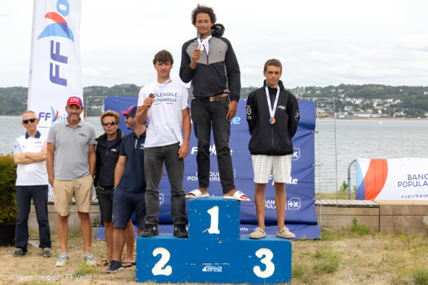 À 15 ans, le Schœlchérois Swann Manhaval devient champion de France U17 de windfoil