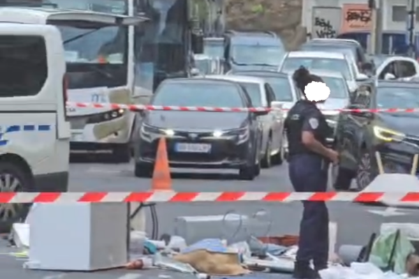 Fort-de-France : un homme pris en charge après avoir jeté plusieurs meubles dans la rue