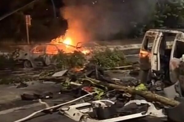<span class="zeo-live-tag"><i></i>En direct</span>Une nouvelle nuit de violences marquée par des barrages enflammés, un incendie et des vols de véhicules