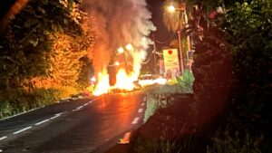 Des barrages enflammés érigés dans plusieurs communes durant la nuit, pompiers et forces de l&rsquo;ordre mobilisés